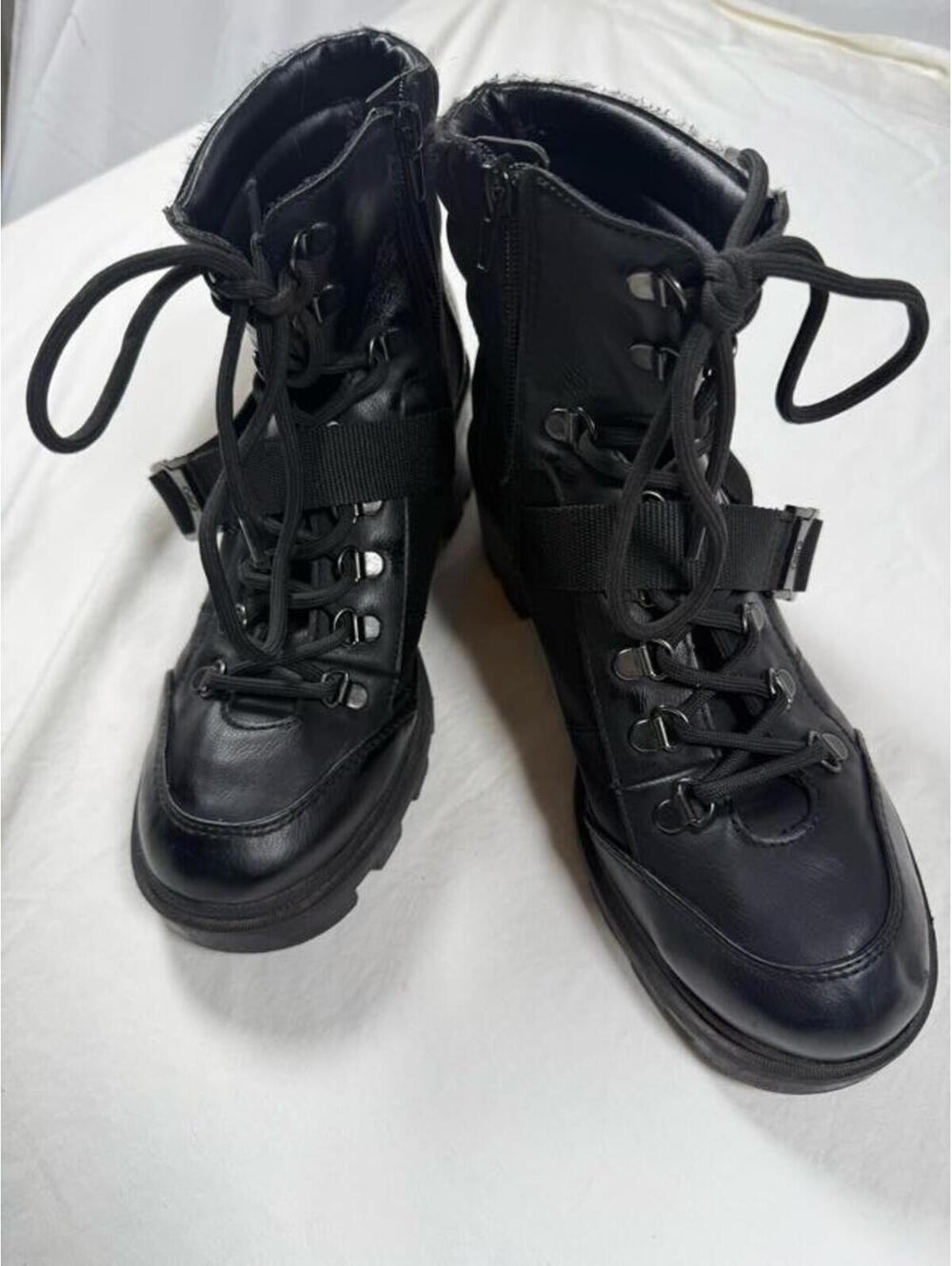 G by Guess Black Lace-Up Women's Ankle Boots Size 10 - Picture 3 of 7
